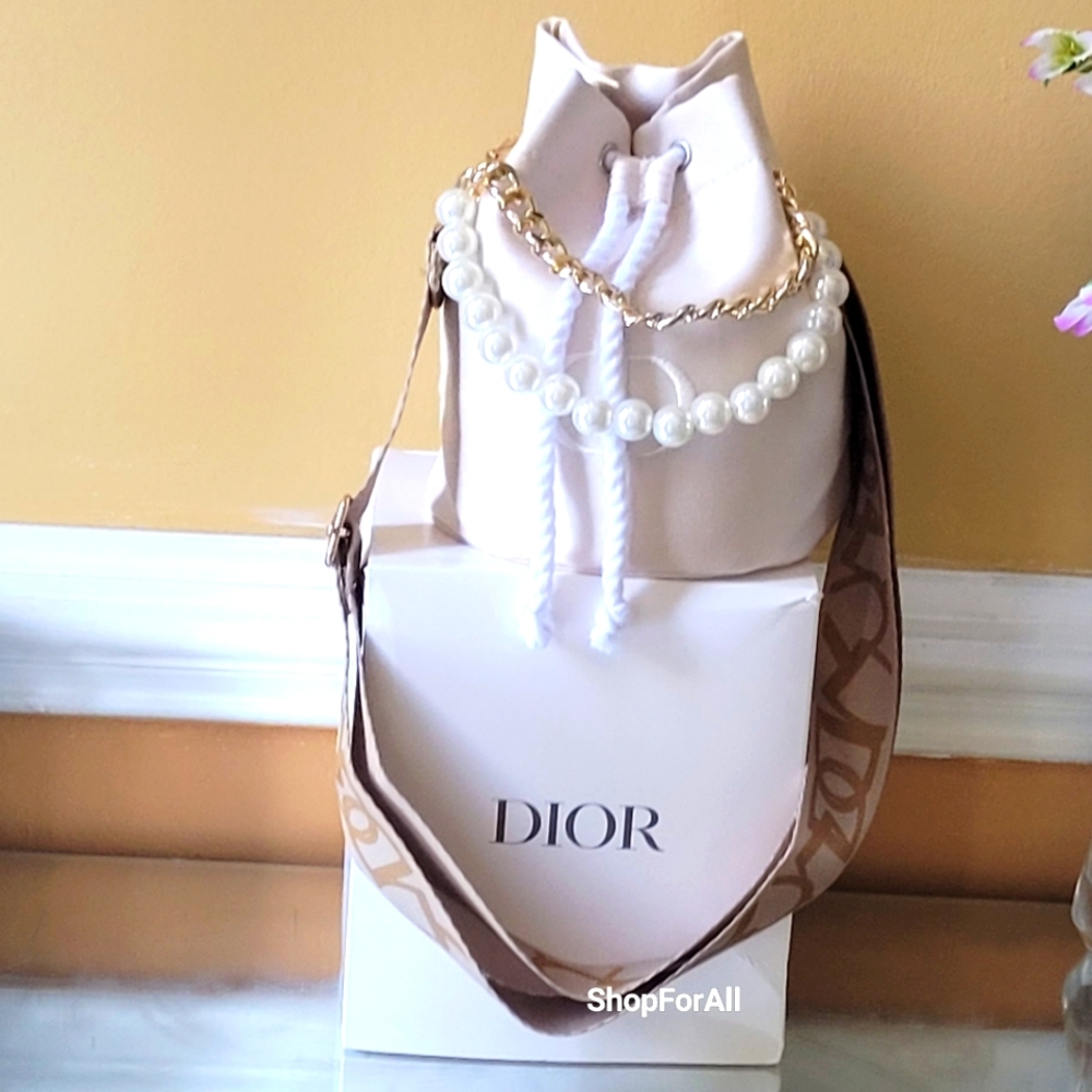 Dior - Picture 1 of 12